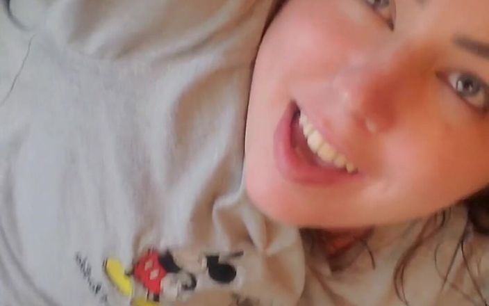 KinkyKatie: Dikkatin kolayca dağılıyor mu? Bildiğimi biliyorum! Özellikle de bana resim gönderdiğinde!