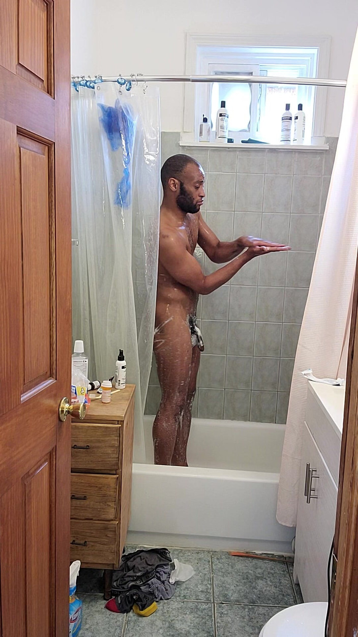 Kennie Jai: Doccia sexy da kennie jai