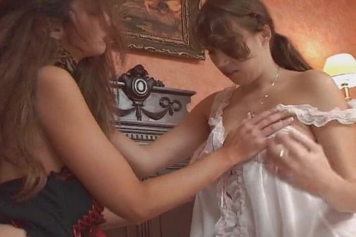 Videos Francaises: Astounding French Dolls Enjoying Lesbo Action in the Bedroom