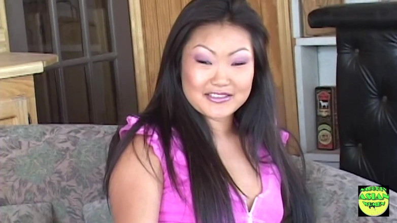 Naughty Asian Women: Gola profonda e farsi leccare il suo buco del culo...