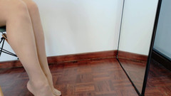 Kinky Lyrical: 베이지색 나일론과 슈퍼 하이 스틸레토스