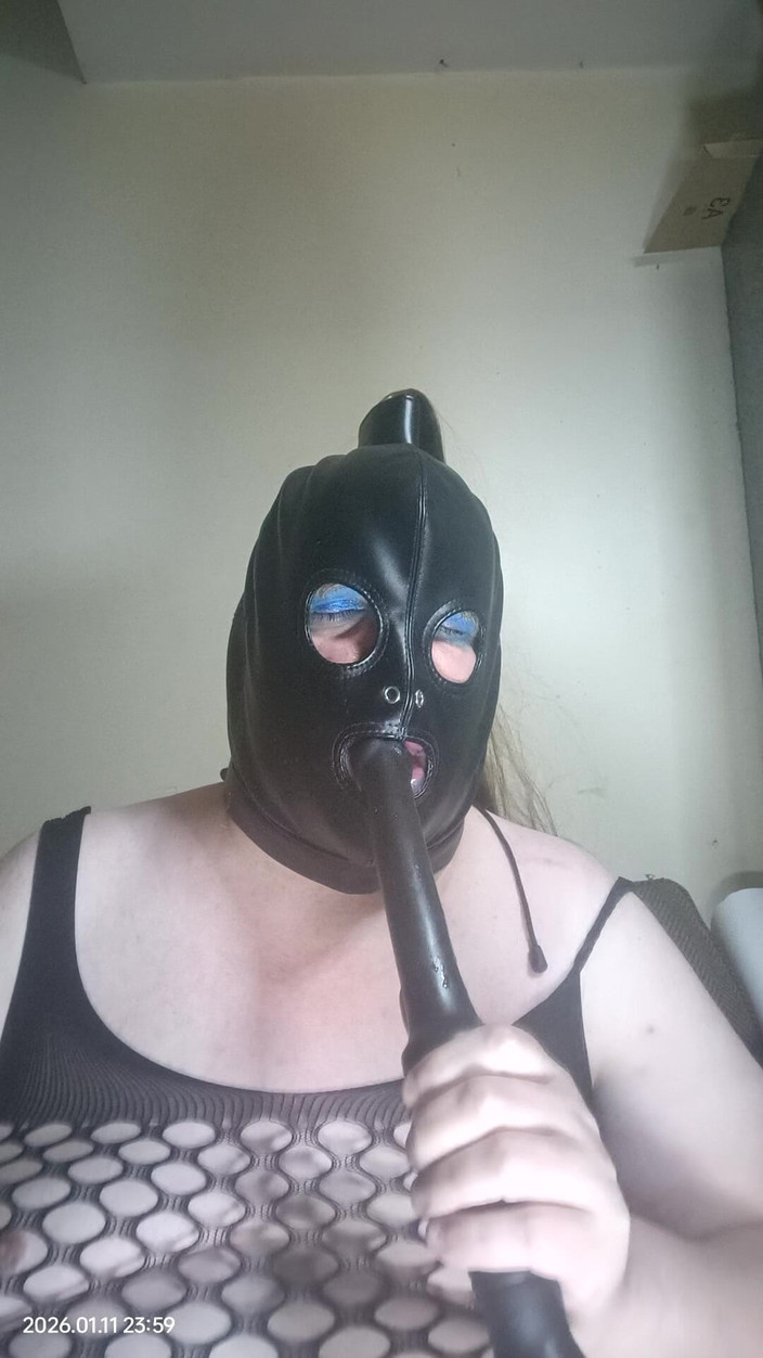 Stephanie-Nicole-TV: BBW TV ssie dildo i uderza jej policzki też