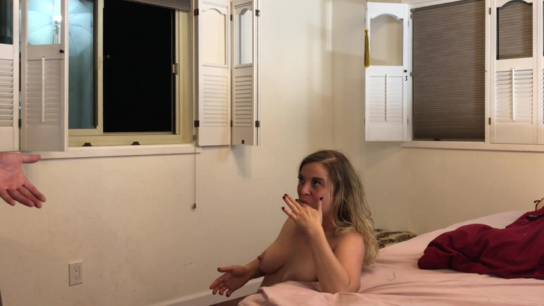 Erin Electra: Vysokoškolačka se zasekne a chycena nevlastním otcem