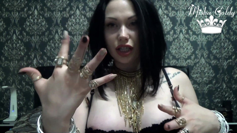 Goddess Misha Goldy: Striptiz i fetysz biżuterii!