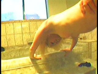 Old Good Porn: Tóc vàng banh lồn với dương vật giả lớn trước...