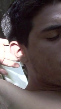 Succhio il cazzo grosso del mio vecchio amico