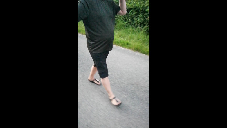 Carmen_Nylonjunge: Ut och om med nylonfötter i Birkenstocks på morgonen