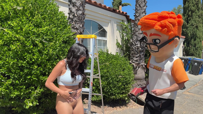 PornDudeCasting: Porn Dude Helps Cami Strella with Her Bush