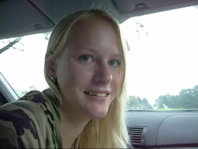 Blondehexe: Mamada im auto