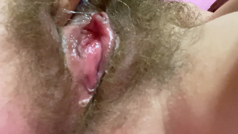 Cuteblonde666: Orgasmo clitoride pulsante figa pelosa bagnata primo piano
