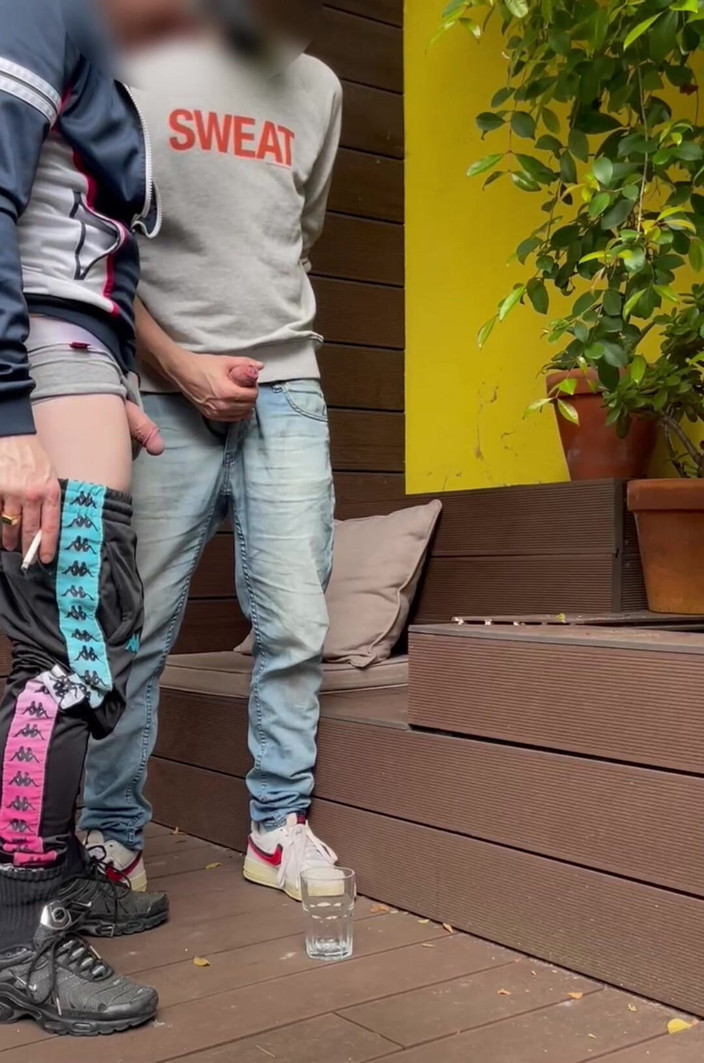 AmateurBoysPissing: 2 erkek cama işemeye çalışıyor