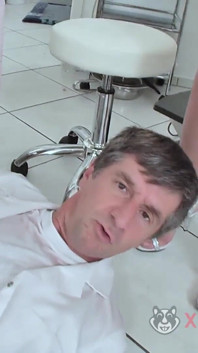 Kouření, šukání a chcaní pro nadržený doktor