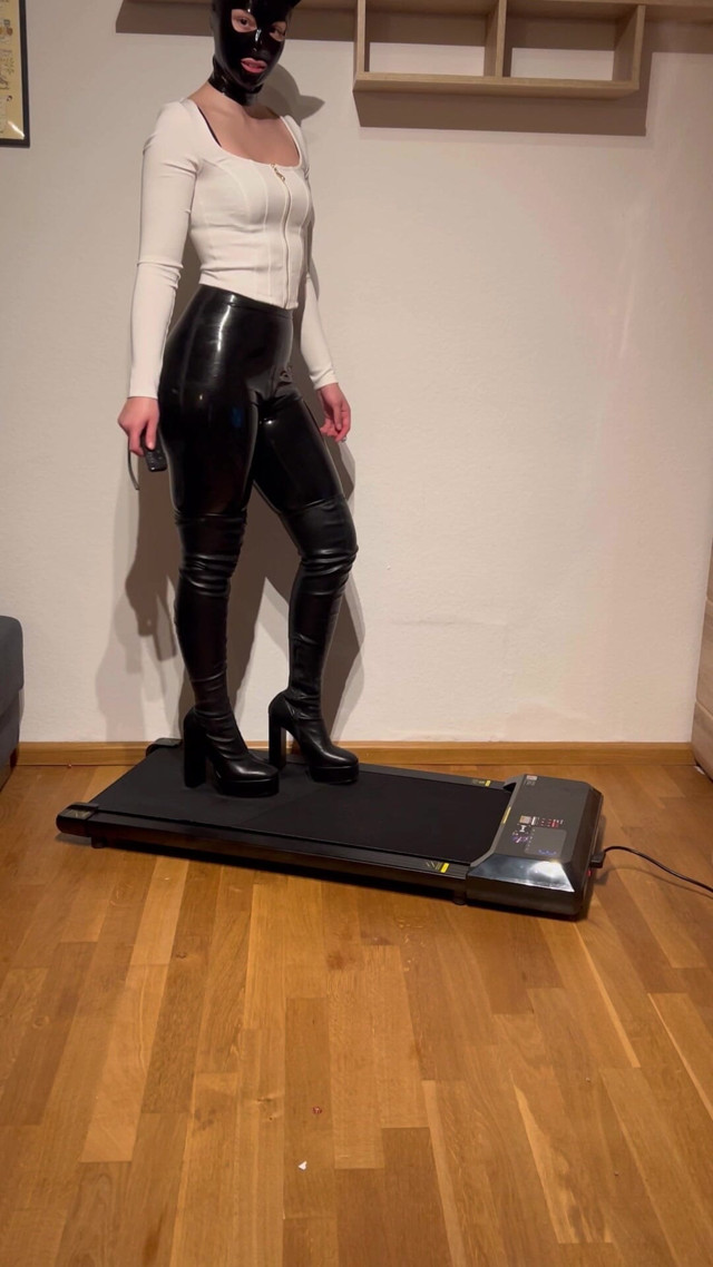 Latex Teen Is Walking in Different Boots and High Heels on Her Treadmill (Bondessa)