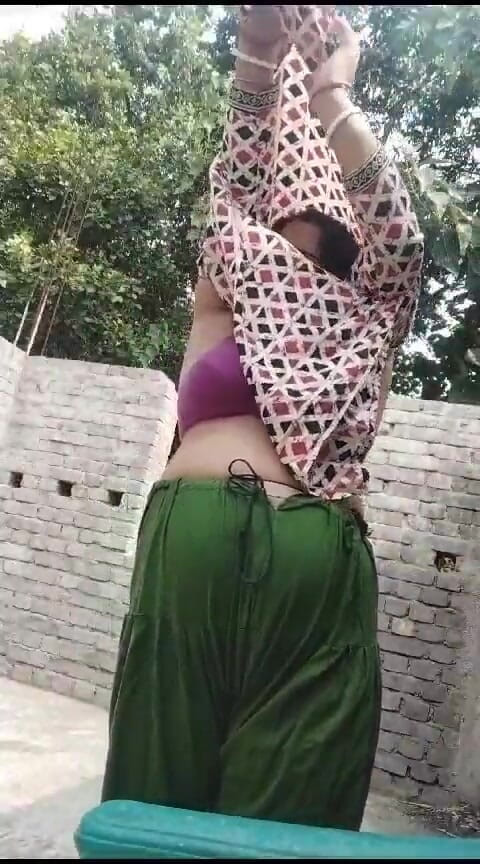 Santoshik25: I'm Desi Bengali Housewife - Come and Enjoy Me