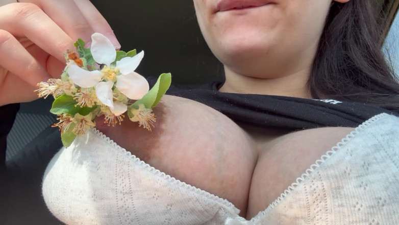 AmayaMori: My Stepsister Sneezes From Flowers and Gets in the Car...