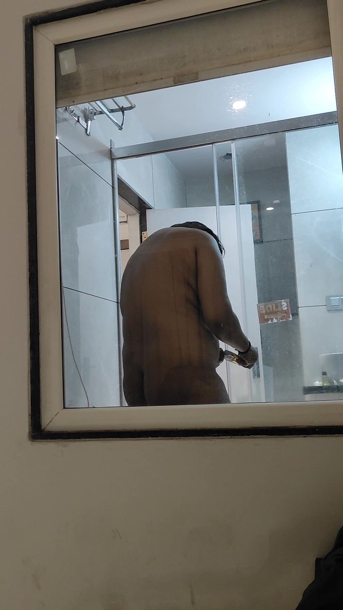 Crystalcouple: Üvey kız kardeşim banyo yapıyor