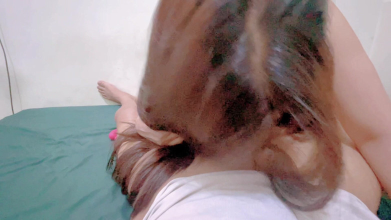 Nadalyne: Il patrigno insegna a essere un prete in una grotta.