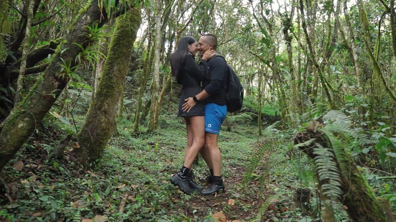 ASHLEYHAROLDSW: Sora vitregă se fute în pădure și primește spermă pe țâțele ei