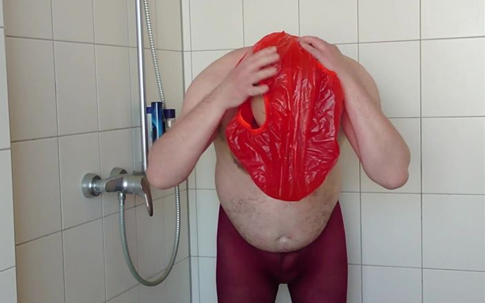 Carmen_Nylonjunge: Strumpfhosen und Inkontinenzhosen in der Dusche