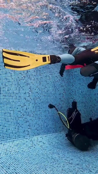 Scuba färdigheter träning under vattnet