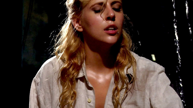 THAGSON: Tetek besar, Lesly Kiss, berkongkek dengan tangan rakan lesbiannya Lady...