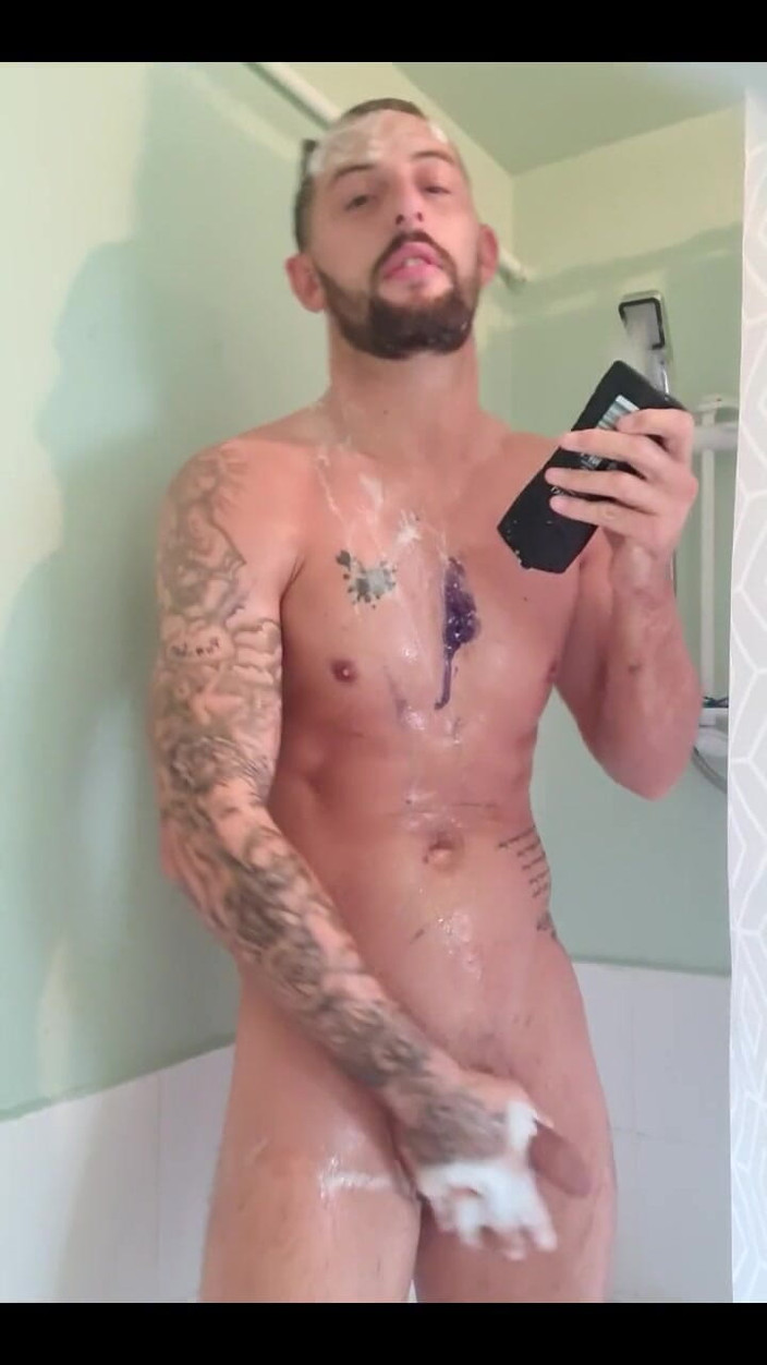 Englishtom20vip: Prends une douche avec moi après le football