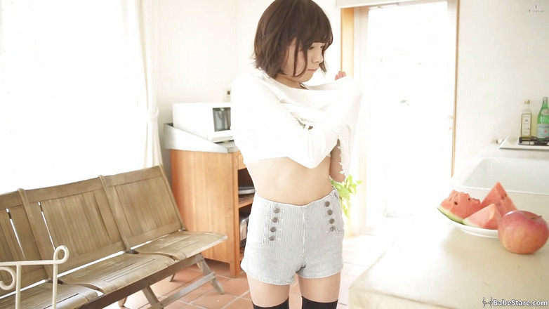 Babe Stare: Азіатська краля з коледжу мастурбує перед камерою