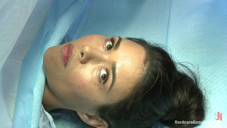 Hardcore Gangbang by Kink: Fantasi malpraktik medis dana vespoli menjadi kenyataan!