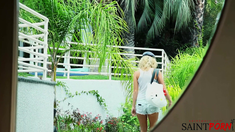 SaintPorn: Blonde Frau Masturbiert Auf Einem Atv in Der Wüste