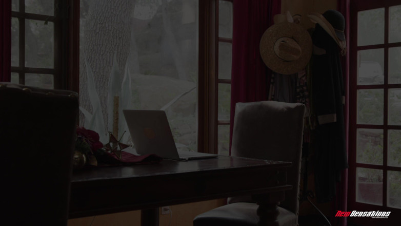 New Sensations: Lyra é a garota do padrasto