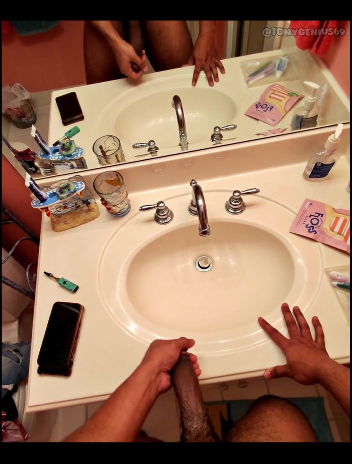 Tony Genius: Meta ochelari cu vedere la persoana 1, masturbare