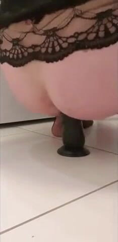 Bitchcunt: Anal strapon - solo