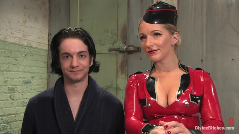 Divine Bitches by Kink: El entrenamiento de un chico de casa: episodio 1