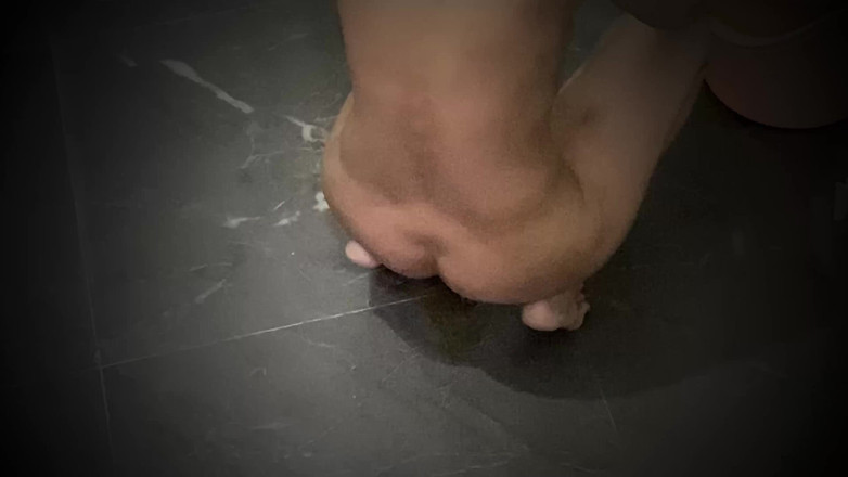 Desifilmy45: Video Made of Step Sister Taking Bath in Bathroom
