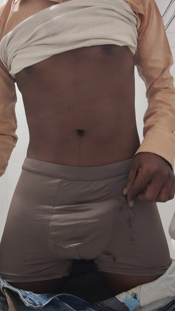 asa: Ele está se fodendo com tanta força agora