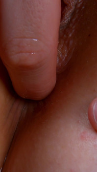 Addie Juniper - Anal Insertion 4K