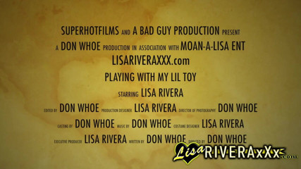 Super Hot Films: Lisa Rivera se corre con su pequeño juguete