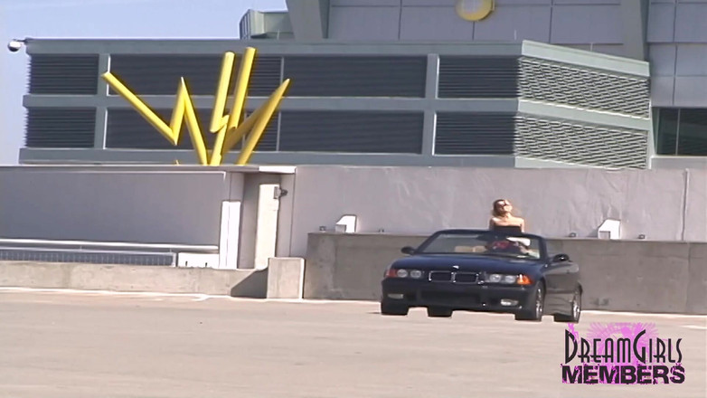 Dream Girls: Mindys obrovská prsa jsou na plném displeji v Tampě