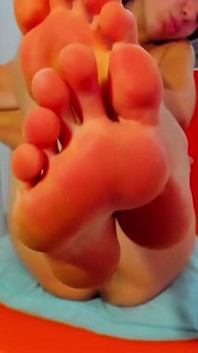 Caliente hermosa Myla_angel se satisface con los dedos en el coño y el trasero hasta el dulce orgasmo!