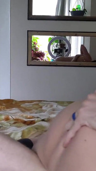 Mi-am lăsat gravidă sora vitregă în timp ce părinții mei erau plecați.