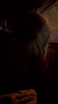 Vídeo de fodendo uma garota em um ônibus em movimento