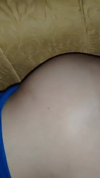 큰 엉덩이의 이 필리핀녀는 뒤에서 섹스하는 것이 놀랍습니다.