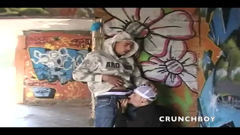Crunch Boy: Sexy straight man fucking a twink in exhib outdoor