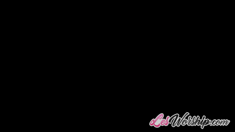 Les Worship: Latynoskie lesbijki mają obsesję na punkcie lizania i bawienia tyłka