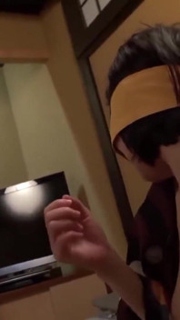 Sayoko yang nikamt sudah menikah lengkap. Perjalanan cinta di pemandian air panas membawa istri dewasa ke dalam pelarian yang tenang dan sensual - ep 2