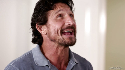 Pretty Dirty: Amara Romani üvey amcasının önünde ıslanıyor