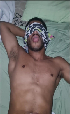 MaskedBoyFriends: všechno vykouřil, vzal mléko a dal mi mléko