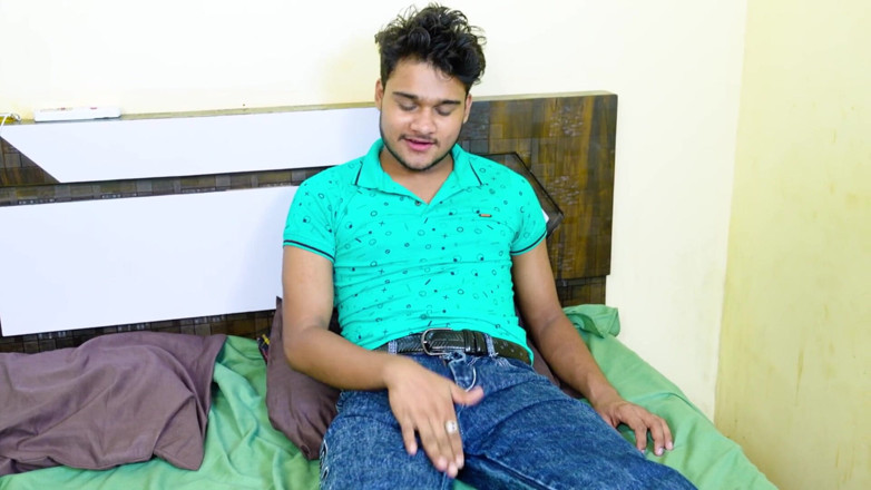 Aaka: Mi profesora india me está dando entrenamiento sexual en audio...