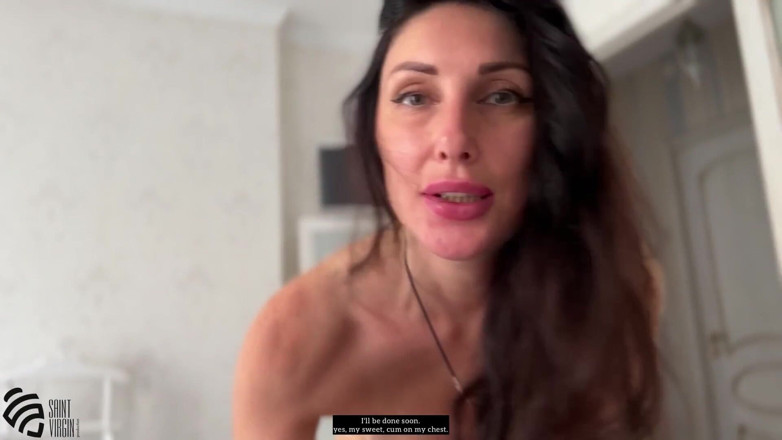 SaintVirginPro: L'eccitante MILF insegna al figliastro a masturbarsi