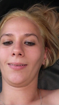 Alman izci - dövmesiz utangaç genç Haley Hunter ilk oyuncu seçmelerinde seks yapıyor